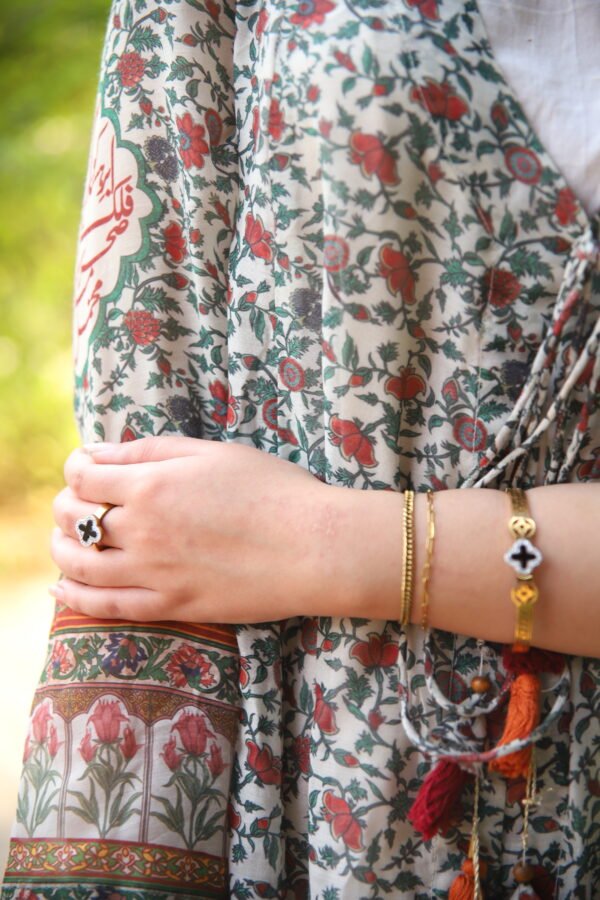 Floral Gold-Plated Pendant Necklace – Timeless Minimalist Jewellery
