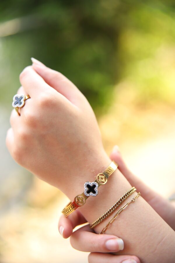 Floral Gold-Plated Pendant Necklace – Timeless Minimalist Jewellery