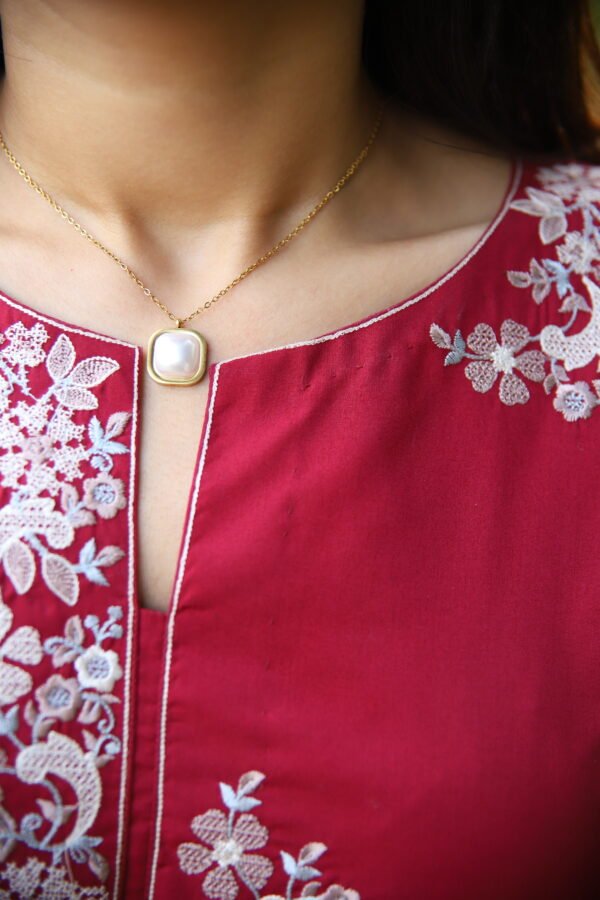 White Pearl Pendant Necklace & Stud Tops – Golden Chain Jewelry Set